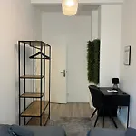 Modern Und Ruhig, Mit Garage & Ps4, Nahe Messe, Rue Und Uniklinik, Voll Ausgestattete Kueche, Bad Mit Dusche Und Badewanne *
